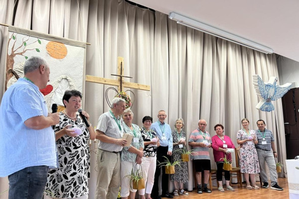 Slúžime si, pomáhame si...